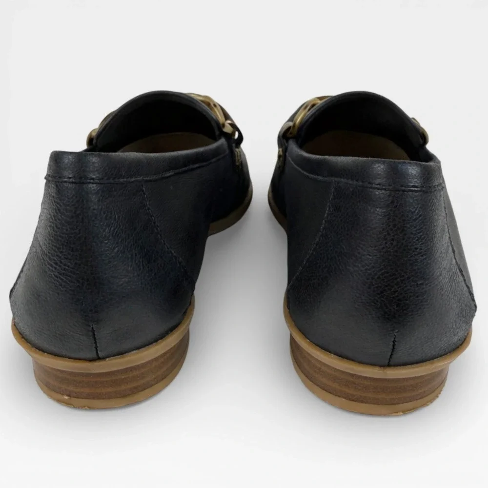 CLARKS Artisan Sarafyna Iris Black Leather Tortoise Chain Loafer Womens Size 8.5